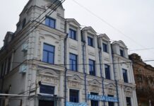 Власти Ростова вернули вывески музею ИЗО на Дмитровской в испорченном виде