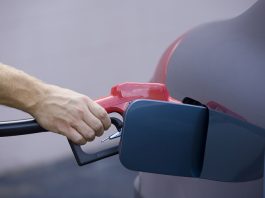 Бензин в Ростовской области подорожал до 140 рублей за литр