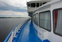 В Ростовскую область капитан теплохода незаконно доставил сигареты