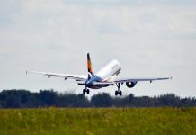Украина закрыла небо для российских авиакомпаний Авиалайнер Airbus A319 авиакомпании "Донавиа"