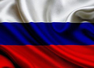 В парке Левобережном в День России развернут 60-метровый государственный флаг