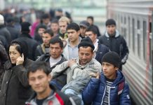На Дону более 8000 нелегальных мигрантов не смогут трудоустроиться и заключить брак мигранты //Фото с сайта nasha-molodezh.ru