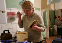 Россияне стали готовить санкционные продукты у себя на кухне
