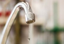 Центр Ростова остался без воды из-за порыва на водоводе
