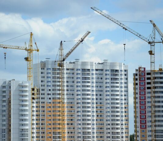 Количество строящихся многоэтажек в Ростове-на-Дону выросло на четверть за год Строительство многоэтажных жилых домов //Фото Сбер
