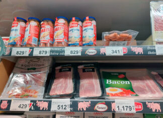 Жители Ростовской области за четыре месяца потратили на продукты 348,3 млрд рублей Цены на продукты в турецких магазинох достаточно высоки //Фото Виктория Сапунова