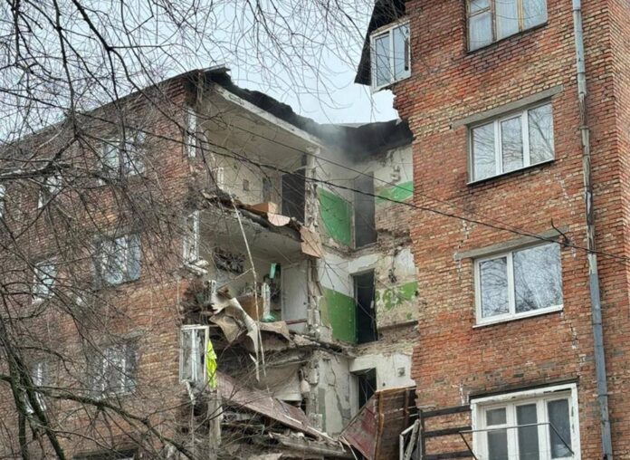 obrushen-dom В Ростове обрушился подъезд жилого дома на Нариманова //Фото телеграм губернатора Ростовской области