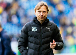 Почему клубы РПЛ все чаще выбирают молодых тренеров? Главный тренер ФК "Ростов" Валерий Карпин //Фото пресс-службы ФК Ростов