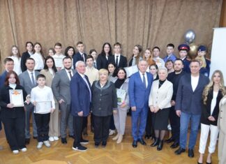 Банк «Центр-инвест» наградил победителей школьного конкурса по статистике
