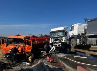 На Северном обходе Ростова из-за ДТП на трассу вылилось горючее