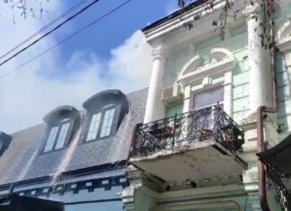 В Ростове на Ульяновской горела крыша доходного дома Эрберга