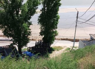 В Таганрогском заливе из-за ветрового сгона на десятки метров ушла вода