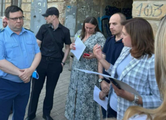 Жильцы аварийного дома на Станиславского отказались переезжать в маневренный фонд Жильцы аварийного дома на Станиславского отказались переезжать в маневренный фонд //Фото пресс-службы администрации Ростова-на-Дону