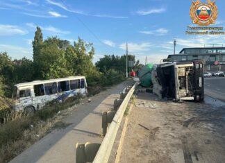 В Аксайском районе бетономешалка врезалась в пассажирский автобус ДТП Большой Лог // фото: пресс-служба госавтоинспекции