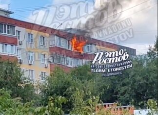 В Ростове в многоэтажке на Еременко начался пожар