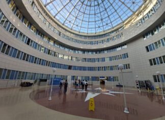 Шестеро пострадавших в Пролетарске спасателей доставлен в Петербург