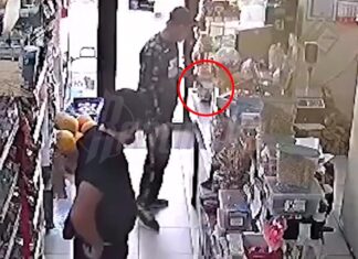 В Ростовской области ищут похитителей ящика с пожертвованиями для бойцов СВО В Ростовской области ищут похитителей ящика с пожертвованиями для бойцов СВО //Кадр из видео Readovka