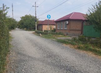 Власти Ростова озвучили причины увеличения грунтовых дорог улица Петрозаводская // фото: "Городской репортер"