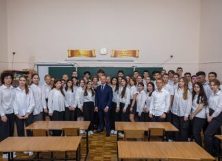 «Деловая Россия» проводит открытые уроки для школьников Ростова открытый урок в гимназии №14 // фото: пресс-служба общественной организации "Деловая Россия"