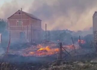 В Ростовской области возникло 50 пожаров тушение пожара в Ростовской области 15 сентября // фото: пресс-служба регионального отделения МЧС