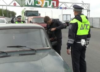 Обнаруженных в Ростовской области 77 нелегалов выдворят из страны В Аксайском районе сотрудники силовых ведомств провели рейд по поиску нелегальных мигрантов // фото: пресс-служба ГУ МВД по Ростовской области