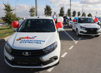 Ветераны СВО в Ростовской области получили автомобили в специальном исполнении В Ростовской области ветеранам СВО вручили ключи от спецавтомобилей //Фото пресс-службы Правительства Ростовской области