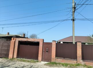 «Россети Юг» совместно с Минцифры Ростовской области выявили незаконные подвесы ВОЛС на опорах ЛЭП // фото: Ростелеком