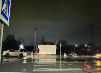 В Батайске после наезда иномарки пешехода отбросило на другой автомобиль
