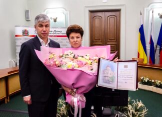 Замглавы администрации Ростова по соцвопросам покинула пост Алексей Логвиненко и Елена Кожухова // фото: rostov-gorod.ru