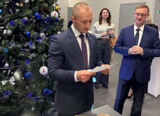 Члены «Деловой России» в рамках «Елки желаний» в Ростове подарили детям подарки Члены «Деловой России» в рамках «Елки желаний» в Ростове подарили детям подарки //Фото "Деловая Россия"