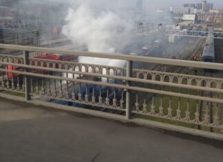 В Ростове загорелся вагон на Привокзальной площади В Ростове загорелся списанный вагон // фото: Городской репортер