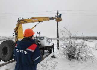 Энергетики устраняют вызванные непогодой нарушения электроснабжения в районах Ростовской области Энергетики устраняют вызванные непогодой нарушения электроснабжения в районах Ростовской области //Фото Россети-юг
