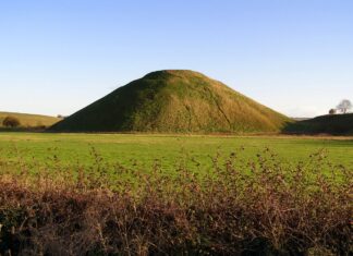В Усть-Донецком районе будут охранять 15 ценных курганов курган // фото: en.wikipedia.org