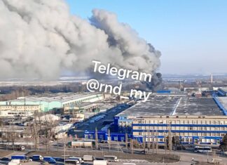 В Ростове загорелся склад с макулатурой // фото: Telegram-канал Новости Ростова на Дону