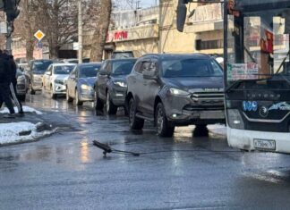 В Ростове поломали трамвайную контактную сеть // фото: тютина