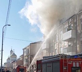 В Ростове загорелся старинный дом на улице Обороны пожар на улице Обороны // фото: телеграм-канал "Тютина"