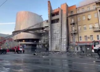 Причиной пожара в «Астор» стало возгорание вывески на фасаде пожар в "Асторе" на Буденновском // фото: пресс-служба ГУ МЧС по Ростовской области