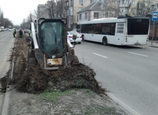 В Ростове начали срезать лишний грунт для чистоты улиц срезка грунта на Портовой // фото: rostov-gorod.ru