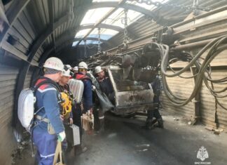 Спасателям не удалось связаться с шахтерами под завалом в шахте «Садкинской»