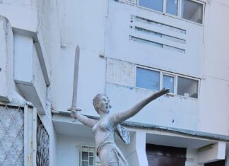 В Ростове появилась мини-копия «Родины-матери» ко Дню Победы мини-копия "Родины-матери" // фото: ДОМОСТРОЙРФ.РУ