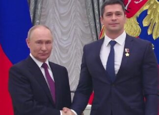 Новочеркасский космонавт Николай Чуб награжден Звездой Героя России Владимир Путин вручил космонавту Николаю Чубу Звезду Героя России // фото: скриншот видео kremlin.ru
