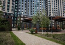 В Ростове «ЮгСтройИнвест» за свой счет восстановила дома в «Левобережье» после атаки беспилотника ЖК "Левобережье" // фото: пресс-служба "ЮгСтройИнвест"