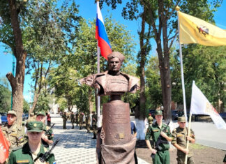 В Новочеркасске открыли бюст генералу Крейзеру памятник Крейзеру в Новочеркасске // фото: пресс-служба Правительства Ростовской области