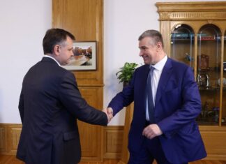 Слюсарь и Слуцкий обсудили экономическое развитие Дона Юрий Слюсарь и Леонид Слуцкий // фото: Telegram-канал Юрия Слюсаря