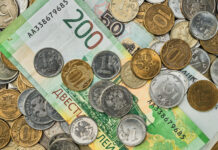 Должник приступил к выплате алиментов после вмешательства судебных приставов Денежные купюры и монеты //Фото Freepick, ededchechine