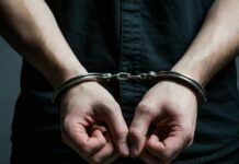 Полицейские Ростова задержали двух закладчиков с полкилограммом запрещенных веществ