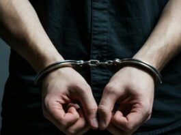 В Белой Калитве полиция задержала мужчину за кражу микроволновки и чугунных плит из дома знакомой