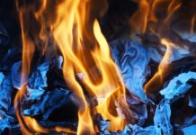 При пожаре в квартире на Стачки обнаружили тело погибшего Огонь // Фото с сайта https://pxhere.com/