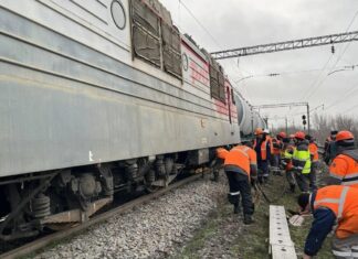 В Ростове-на-Дону началось расследование схода грузового состава с рельсов Под Ростовом локомотив сошел с рельсов //Фото Южная транспортная прокуратура