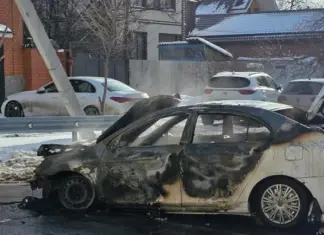 Возле суда в Ростове взорвалась машина
